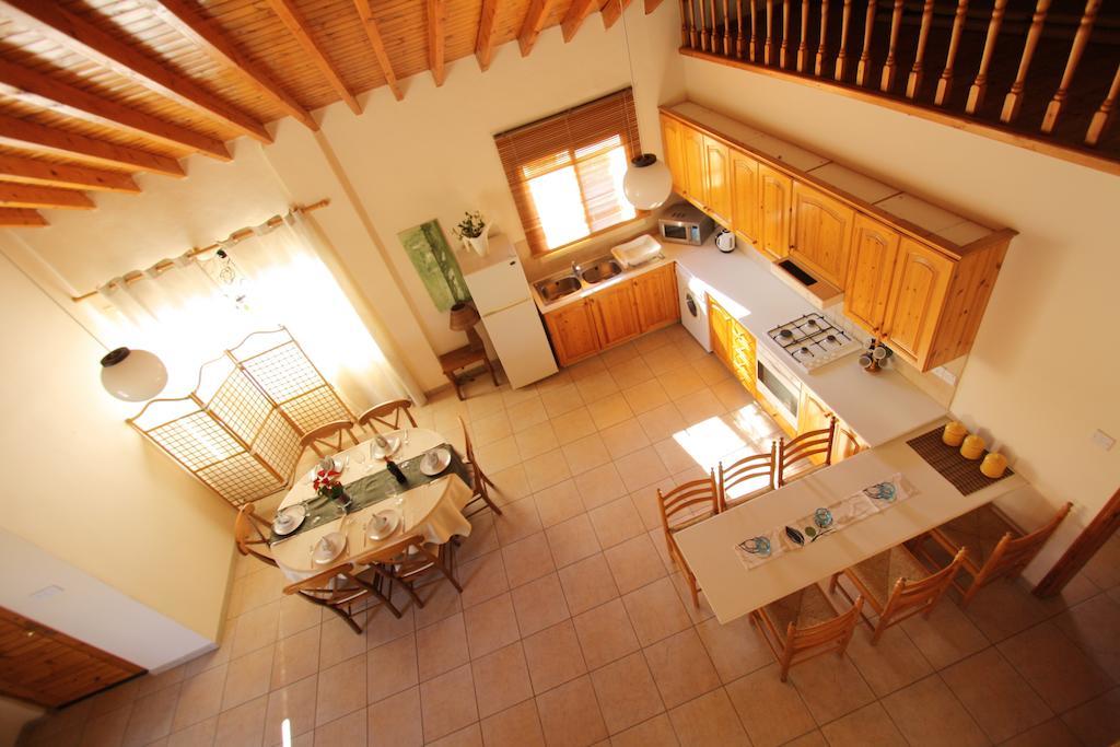 Hilltop Chalet Pissouri Room photo